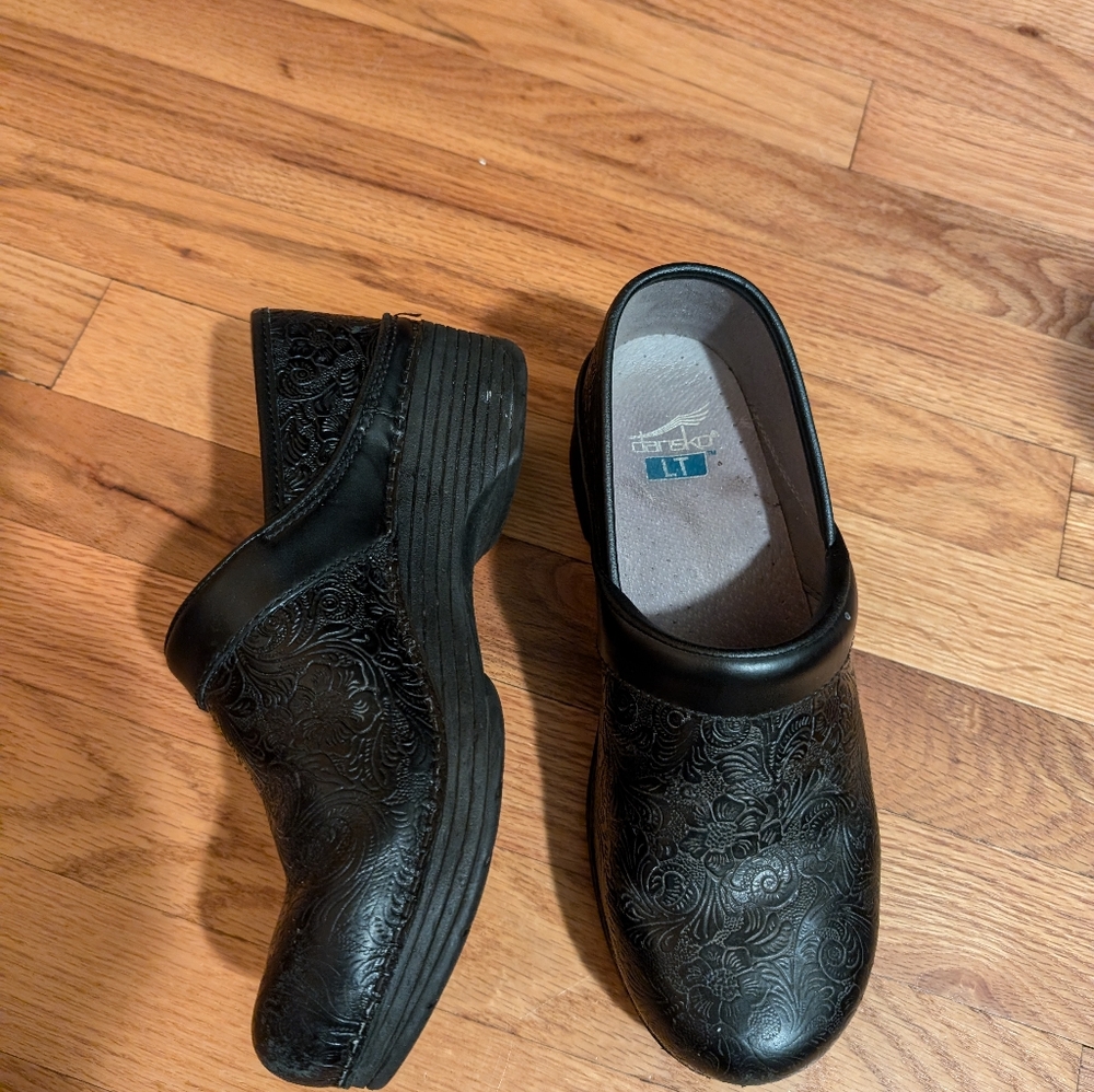 Dansko Womens Black Paisley Tooled Leather Clogs Shoes Size 39 US 8.5-9 Nursing